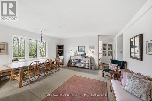 6922 Flewellyn Road, Ottawa, ON - Indoor Photo Showing Living Room