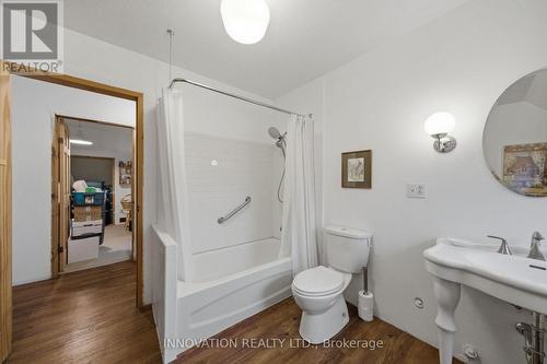 6922 Flewellyn Road, Ottawa, ON - Indoor Photo Showing Bathroom