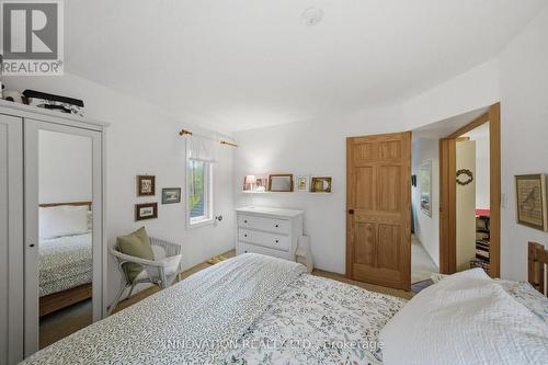 6922 Flewellyn Road, Ottawa, ON - Indoor Photo Showing Bedroom