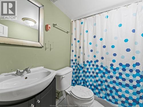 962 Merritt, Windsor, ON - Indoor Photo Showing Bathroom