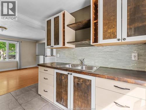 962 Merritt, Windsor, ON - Indoor Photo Showing Kitchen With Double Sink