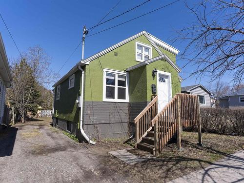 76 ALGONQUIN Avenue S  Thunder Bay, ON P7B 4S6