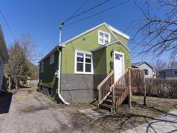 76 ALGONQUIN Avenue S Thunder Bay, ON P7B 4S6