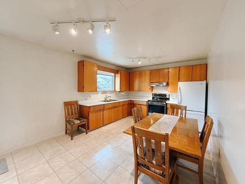 714 River Drive, Kenora, ON - Indoor Photo Showing Kitchen With Double Sink