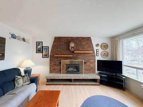 714 River Drive, Kenora, ON - Indoor Photo Showing Living Room With Fireplace