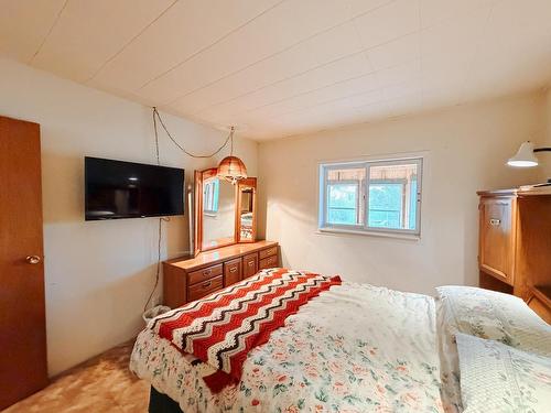 714 River Drive, Kenora, ON - Indoor Photo Showing Bedroom