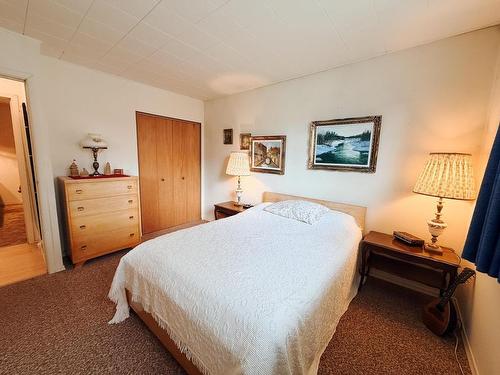 714 River Drive, Kenora, ON - Indoor Photo Showing Bedroom