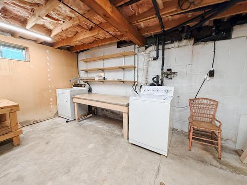 714 River Drive, Kenora, ON - Indoor Photo Showing Laundry Room