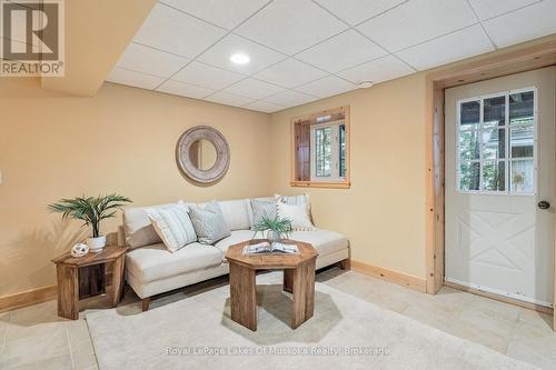4291 Kawagama Lake Road, Algonquin Highlands (Sherborne), ON - Indoor Photo Showing Living Room