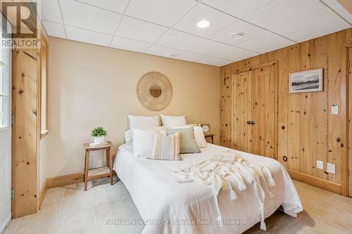 4291 Kawagama Lake Road, Algonquin Highlands (Sherborne), ON - Indoor Photo Showing Bedroom