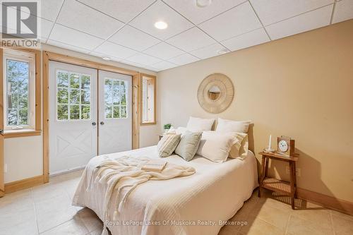 4291 Kawagama Lake Road, Algonquin Highlands (Sherborne), ON - Indoor Photo Showing Bedroom