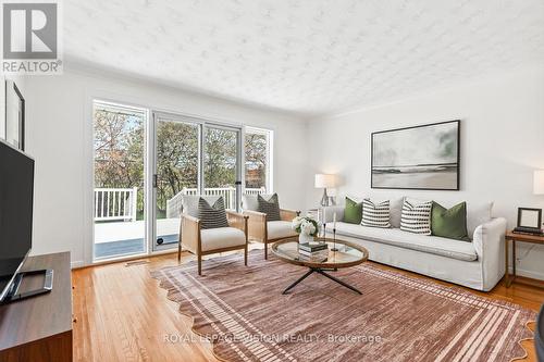 6 Macduff Crescent, Toronto, ON - Indoor Photo Showing Living Room
