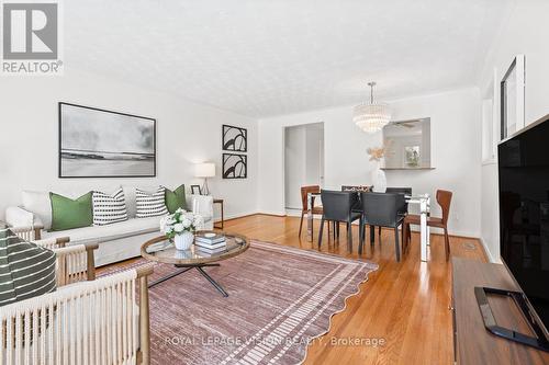 6 Macduff Crescent, Toronto, ON - Indoor Photo Showing Living Room