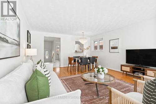 6 Macduff Crescent, Toronto, ON - Indoor Photo Showing Living Room