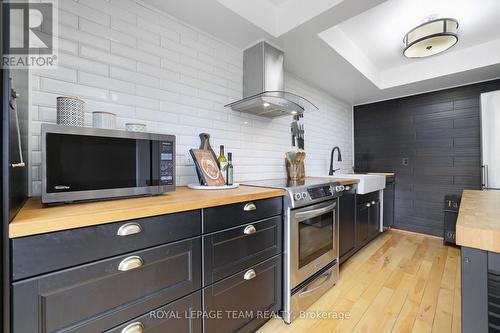 216 Steenbakkers Private, Ottawa, ON - Indoor Photo Showing Kitchen With Stainless Steel Kitchen