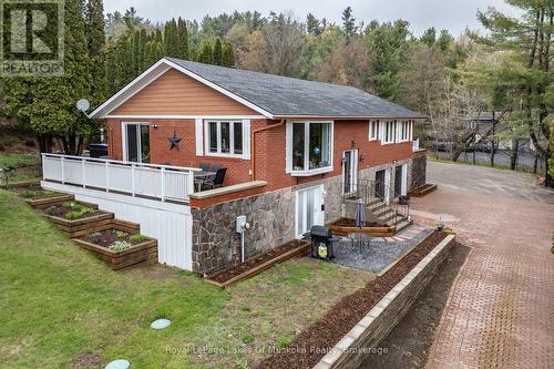 183 SANTAS VILLAGE ROAD  Bracebridge (Monck (Bracebridge)), ON P1L 1W8