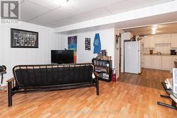 Guest suite on lower level - 