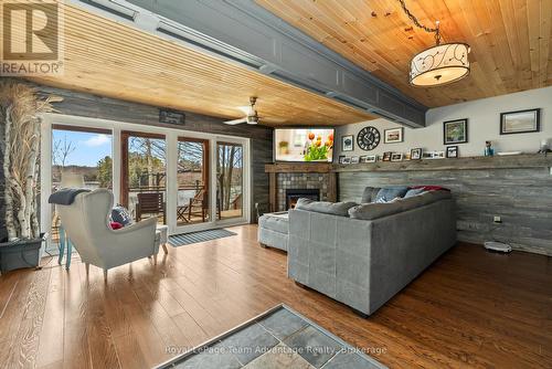Living Room w/ Walk-Out - 1 Wren Place, Mcdougall, ON 