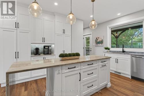 747 Morton 10Th Line, Cavan Monaghan (Cavan Twp), ON - Indoor Photo Showing Kitchen With Upgraded Kitchen