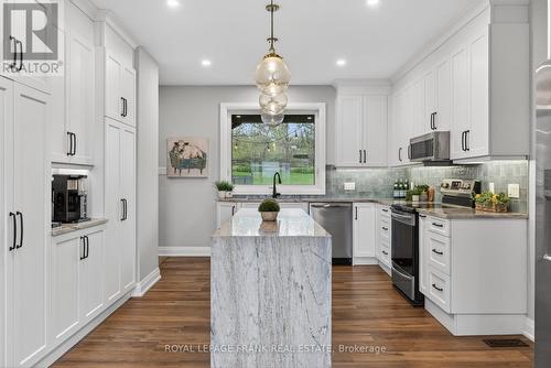 747 Morton 10Th Line, Cavan Monaghan (Cavan Twp), ON - Indoor Photo Showing Kitchen With Upgraded Kitchen