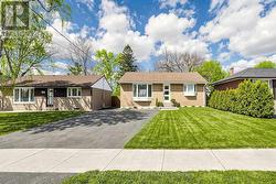 72 THORNTON AVENUE  Bradford West Gwillimbury, ON L3Z 1N4