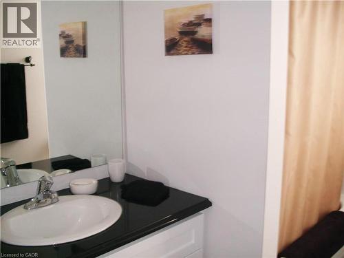 337 Beach Boulevard Unit# 29, Hamilton, ON - Indoor Photo Showing Bathroom