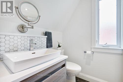 19 Windsor Avenue, Ottawa, ON - Indoor Photo Showing Bathroom