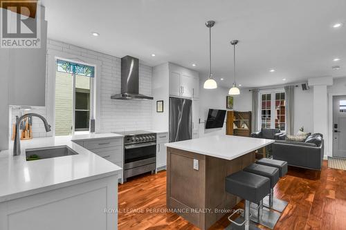 19 Windsor Avenue, Ottawa, ON - Indoor Photo Showing Kitchen With Upgraded Kitchen