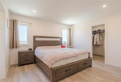 40063 34N Road, La Broquerie, MB - Indoor Photo Showing Bedroom