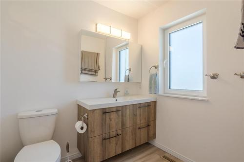 40063 34N Road, La Broquerie, MB - Indoor Photo Showing Bathroom