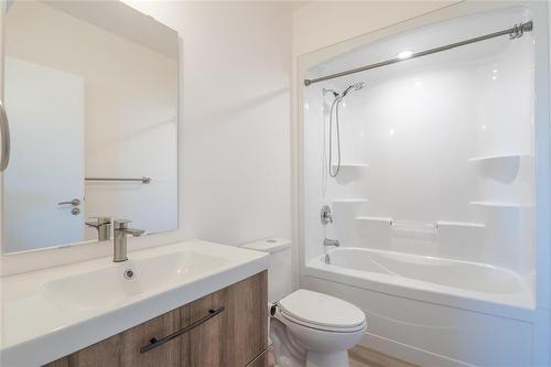 40063 34N Road, La Broquerie, MB - Indoor Photo Showing Bathroom