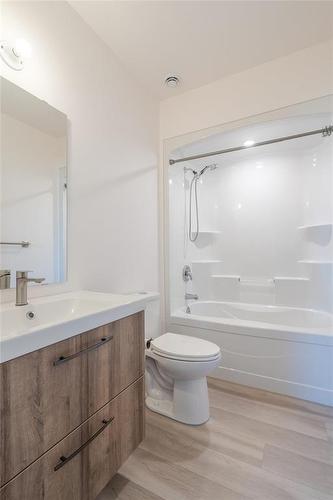 40063 34N Road, La Broquerie, MB - Indoor Photo Showing Bathroom