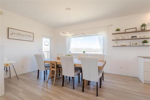 40063 34N Road, La Broquerie, MB - Indoor Photo Showing Dining Room
