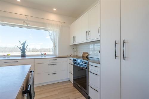 40063 34N Road, La Broquerie, MB - Indoor Photo Showing Kitchen