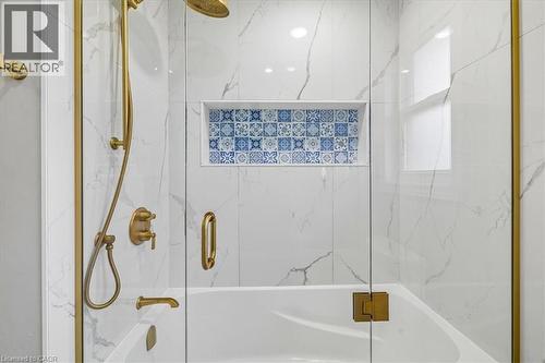 147 Valridge Drive, Ancaster, ON - Indoor Photo Showing Bathroom