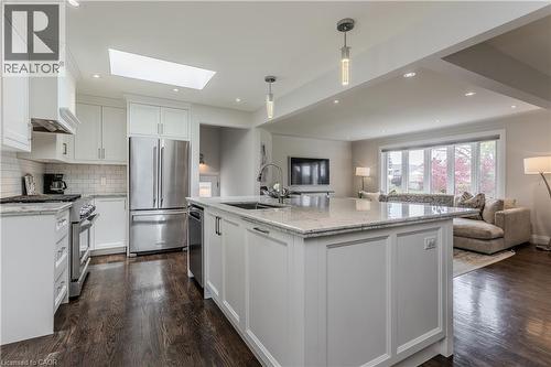 5411 Cornwall Crescent, Burlington, ON - Indoor Photo Showing Kitchen With Stainless Steel Kitchen With Upgraded Kitchen