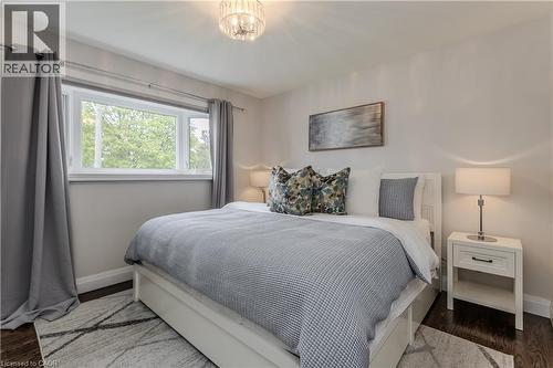 5411 Cornwall Crescent, Burlington, ON - Indoor Photo Showing Bedroom