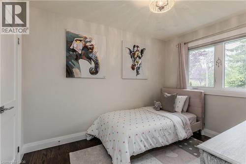 5411 Cornwall Crescent, Burlington, ON - Indoor Photo Showing Bedroom