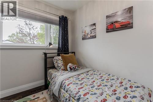 5411 Cornwall Crescent, Burlington, ON - Indoor Photo Showing Bedroom