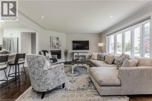 5411 Cornwall Crescent, Burlington, ON - Indoor Photo Showing Living Room