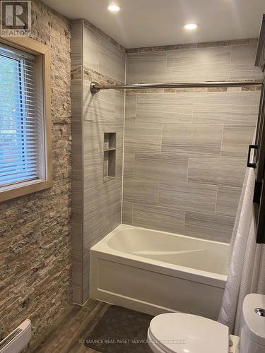 369 Loon Lake Road, Kearney, ON - Indoor Photo Showing Bathroom