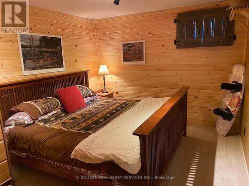 369 Loon Lake Road, Kearney, ON - Indoor Photo Showing Bedroom