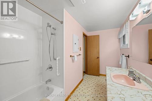 7 Centrepark Drive, Ottawa, ON 