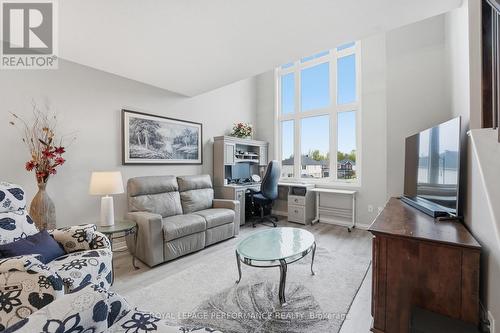 302 Galston Private, Ottawa, ON - Indoor Photo Showing Living Room