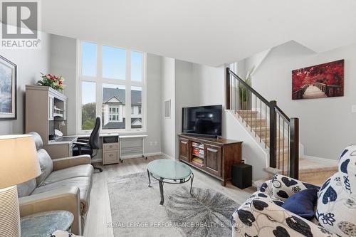302 Galston Private, Ottawa, ON - Indoor Photo Showing Living Room