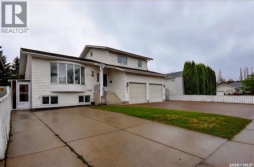 807 115Th Street E, Saskatoon, SK - Outdoor With Facade