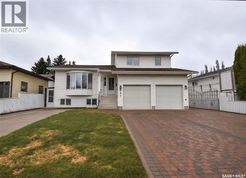 807 115Th Street E, Saskatoon, SK - Outdoor With Facade