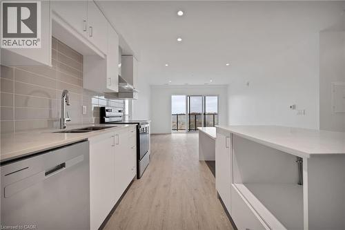 15 Glebe Street Unit# 1904, Cambridge, ON - Indoor Photo Showing Kitchen
