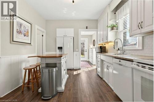 13 Richmond Street, Hamilton, ON - Indoor Photo Showing Kitchen