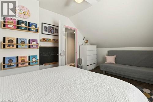 13 Richmond Street, Hamilton, ON - Indoor Photo Showing Bedroom